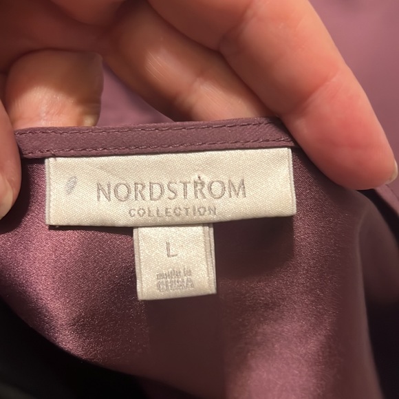 Nordstrom plum notched cap sleeve v neck 100% silk top - Picture 8 of 9